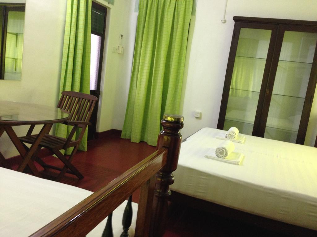 Hamilton House Hotell Negombo Rom bilde